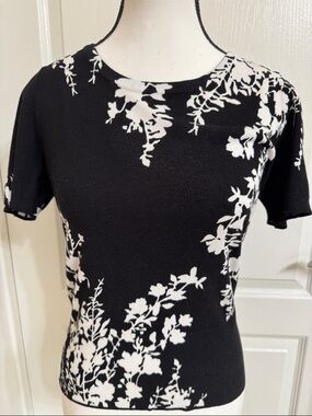Black and White Floral Knit short sleeve sweater